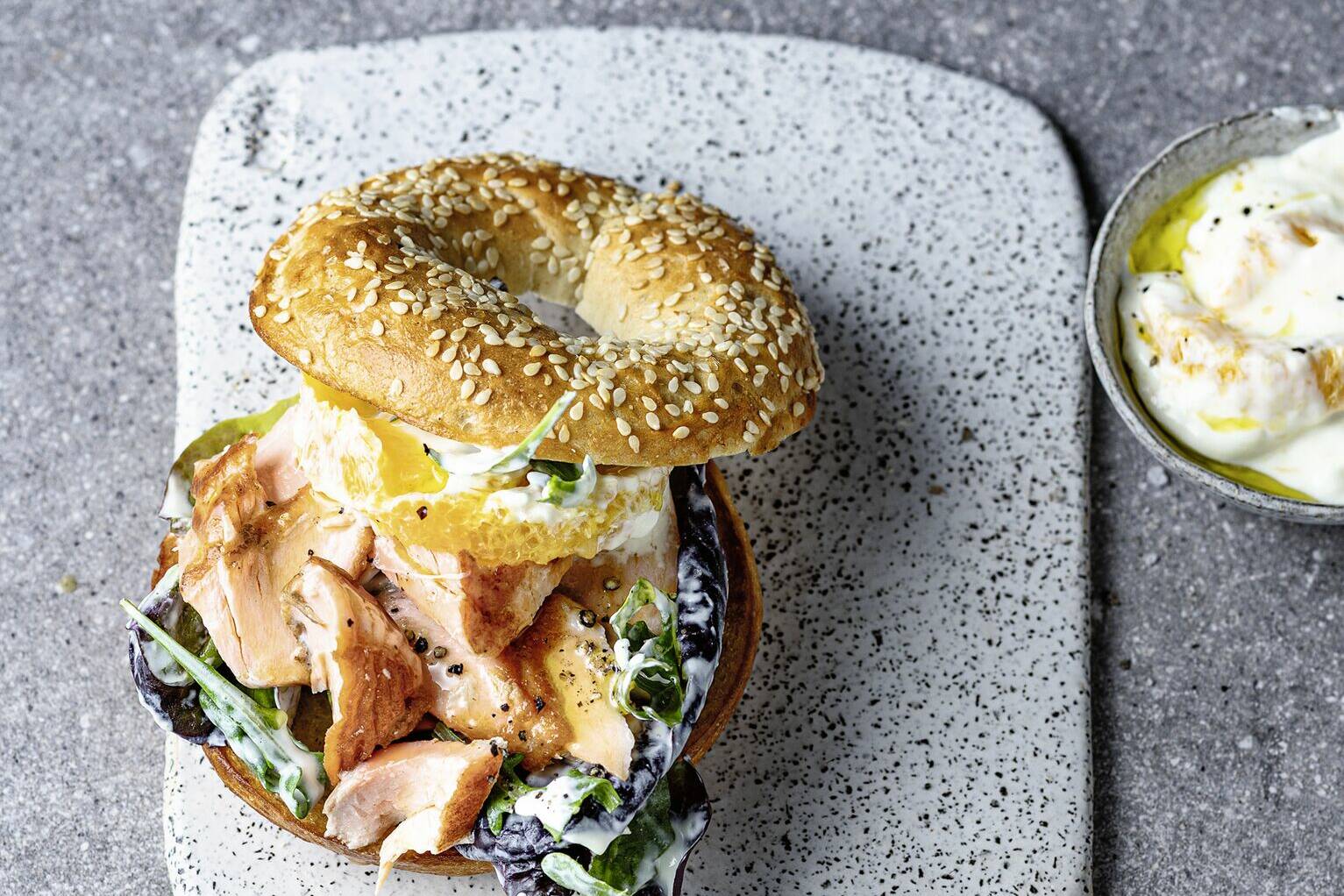 Lachsburger mit Wasabi und Orange Rezept | Küchengötter Lachsburger mit Wasabi und Orange Rezept | Küchengötter