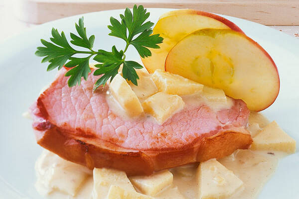 Kasseler mit Apfel-Senf-Sauce Rezept | Küchengötter Kasseler mit Apfel-Senf-Sauce Rezept | Küchengötter
