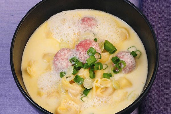 Schnelle Käsesuppe mit Tortellini Rezept | Küchengötter Schnelle Käsesuppe mit Tortellini Rezept | Küchengötter