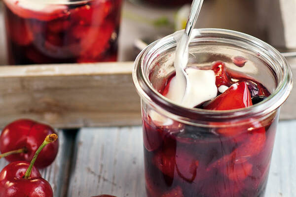 Rote Grütze mit Vanillecreme Rezept | Küchengötter