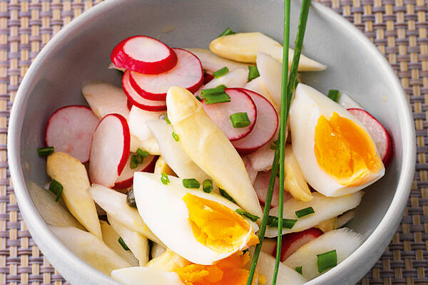Spargelsalat mit Ei Rezept | Küchengötter Spargelsalat mit Ei Rezept | Küchengötter