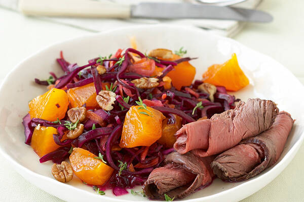 Rotkohl-Kaki-Salat mit Roastbeef Rezept | Küchengötter Rotkohl-Kaki-Salat mit Roastbeef Rezept | Küchengötter