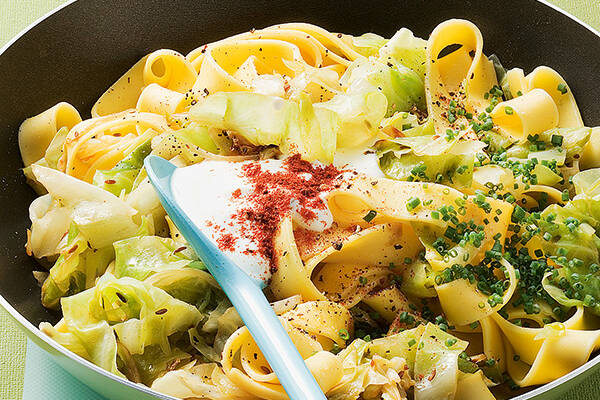 Nudeln mit Kohl und Feta Rezept | Küchengötter Nudeln mit Kohl und Feta Rezept | Küchengötter