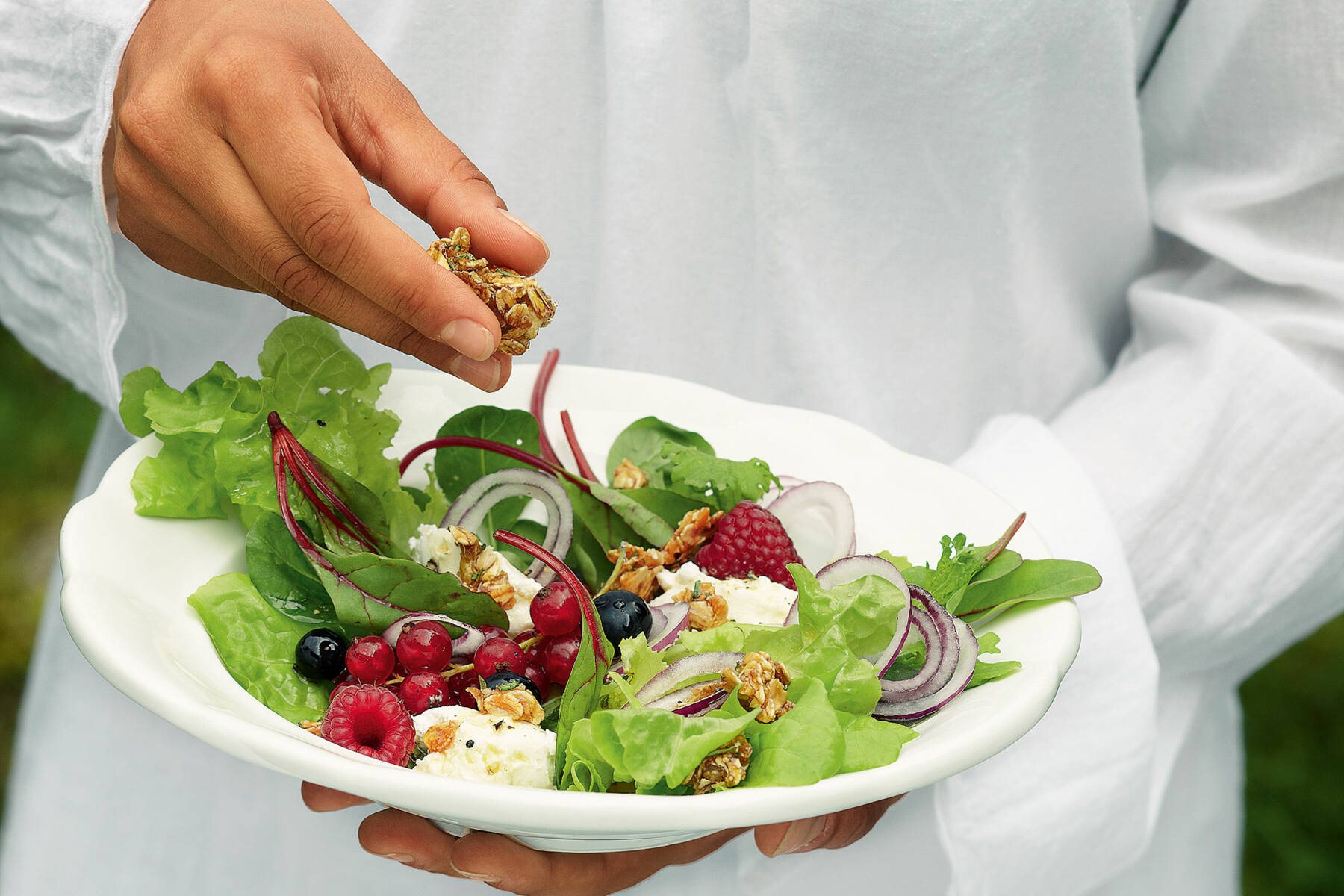 Beerensalat mit Ziegenfrischkäse Rezept | Küchengötter Beerensalat mit Ziegenfrischkäse Rezept | Küchengötter