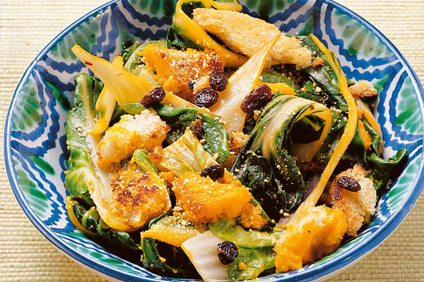 Mangold mit Rosinen und Mandeln