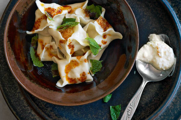 Manti mit Joghurtsauce