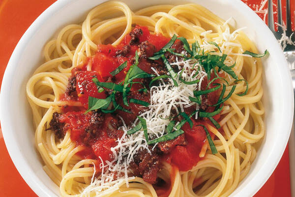 Spaghetti mit Tomaten und Olivenpaste Rezept | Küchengötter Spaghetti mit Tomaten und Olivenpaste Rezept | Küchengötter