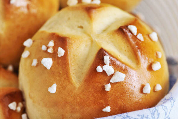 Rosinenbrötchen mit Mandelsplittern