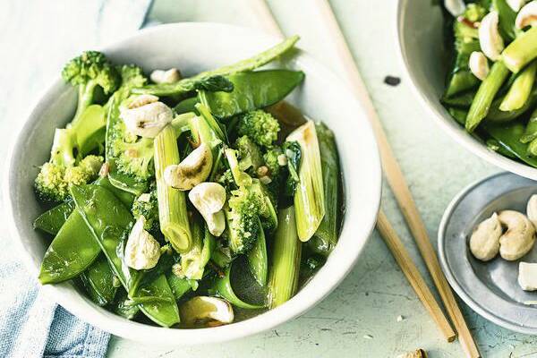 Grünes Wok-Gemüse mit Cashews Rezept | Küchengötter