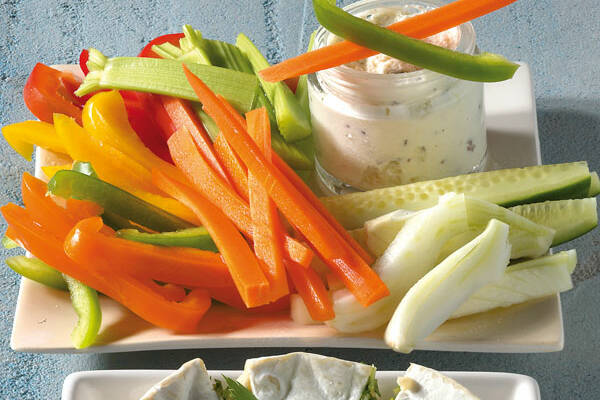 Gemüse mit Schafkäse-Dip Rezept | Küchengötter Gemüse mit Schafkäse-Dip Rezept | Küchengötter