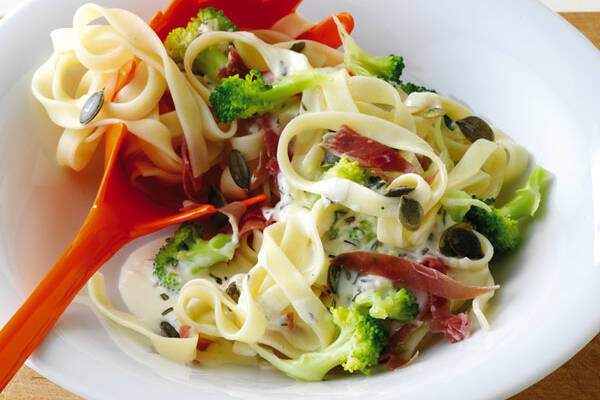 Nudeln mit Brokkoli und Schinken Rezept | Küchengötter Nudeln mit Brokkoli und Schinken Rezept | Küchengötter