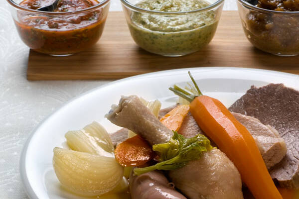 Gekochtes Fleisch mit drei Saucen Rezept | Küchengötter Gekochtes Fleisch mit drei Saucen Rezept | Küchengötter