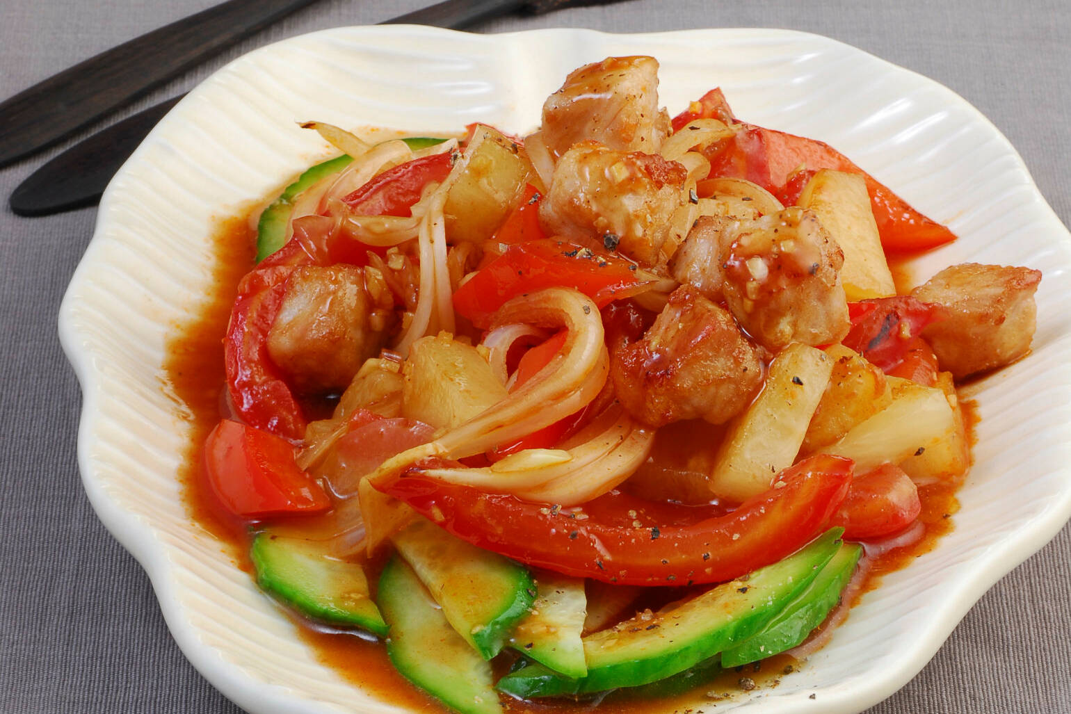 Schweinefleisch süßsauer mit Ananas Rezept | Küchengötter Schweinefleisch süßsauer mit Ananas Rezept | Küchengötter