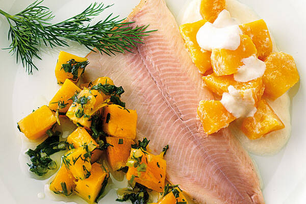 Räucherforelle mit zweierlei Kürbis Rezept | Küchengötter Räucherforelle mit zweierlei Kürbis Rezept | Küchengötter