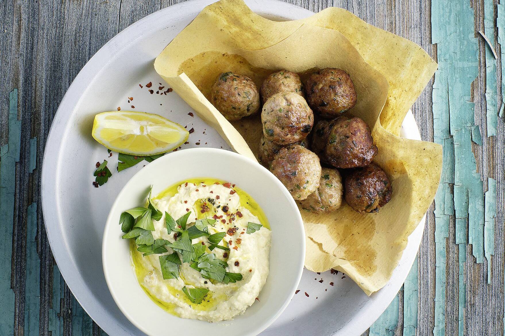 Hummus mit Hackfleischbällchen | Slow Carb Rezept | Küchengötter Hummus mit Hackfleischbällchen | Slow Carb Rezept | Küchengötter