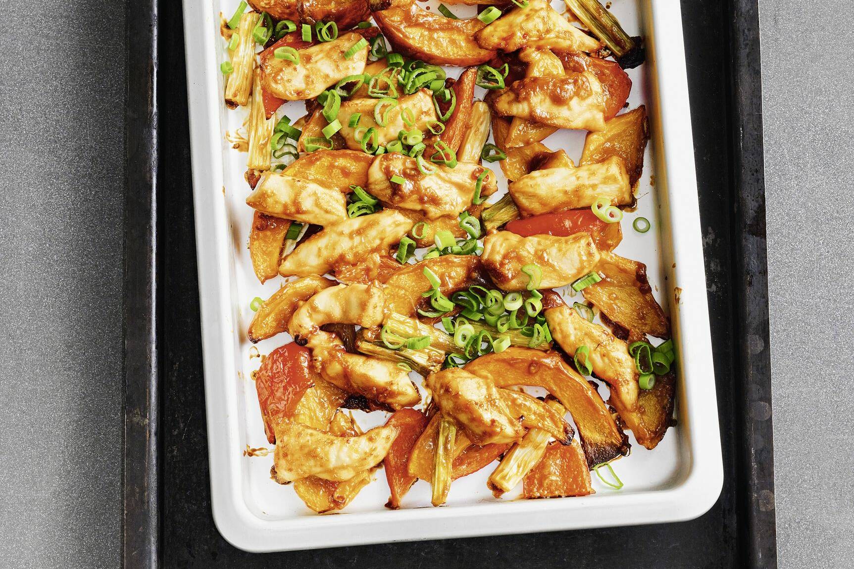 Chili-Erdnuss-Hähnchen vom Blech Rezept | Küchengötter Chili-Erdnuss-Hähnchen vom Blech Rezept | Küchengötter