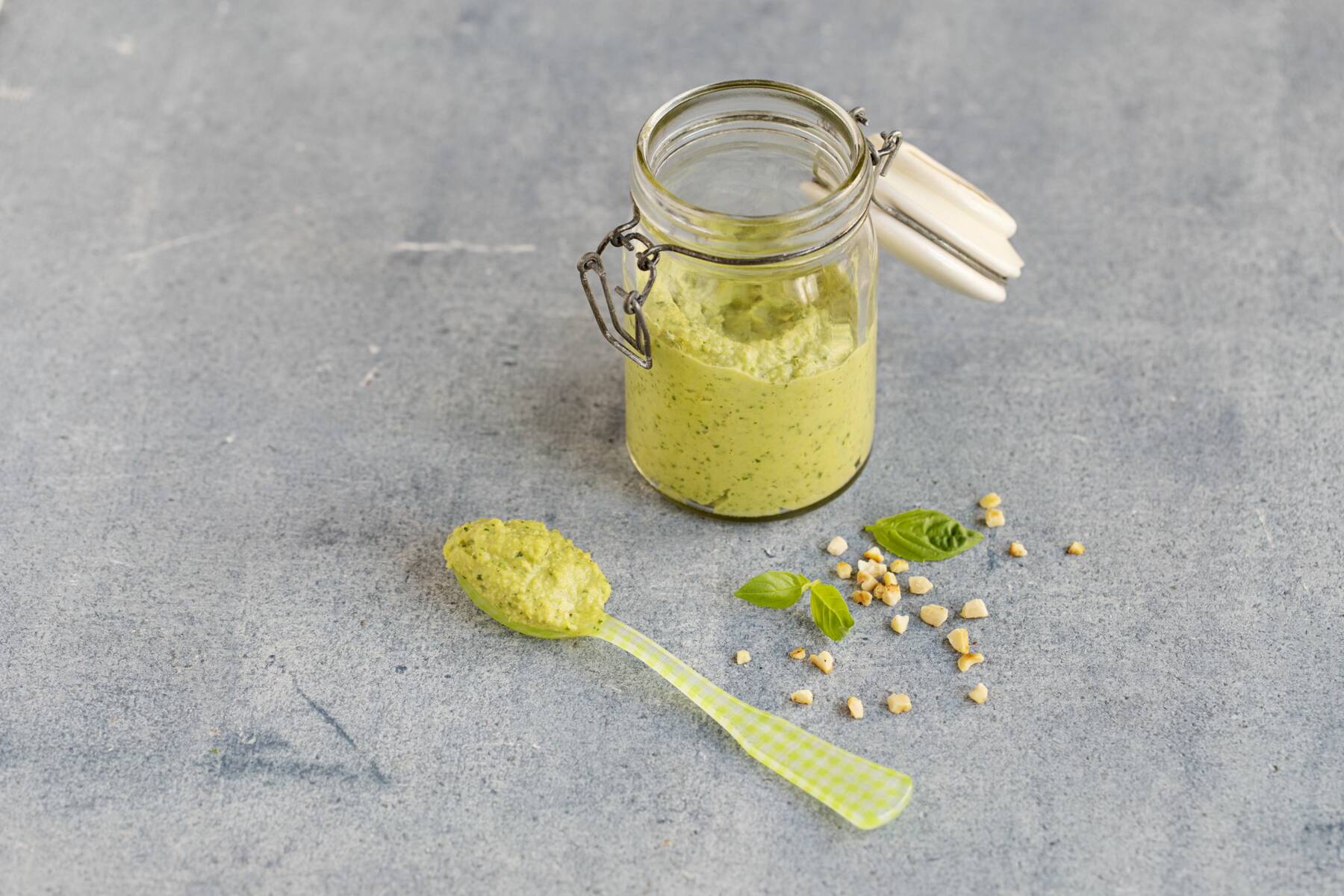 Basilikum-Mandel-Aufstrich Rezept | Küchengötter Basilikum-Mandel-Aufstrich Rezept | Küchengötter