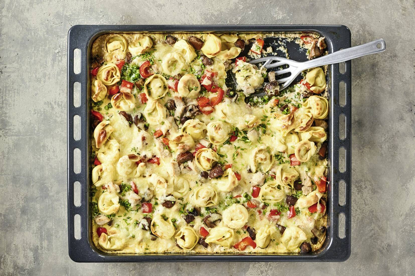 Tortelloni-Auflauf mit Pute und Champignons Rezept | Küchengötter Tortelloni-Auflauf mit Pute und Champignons Rezept | Küchengötter