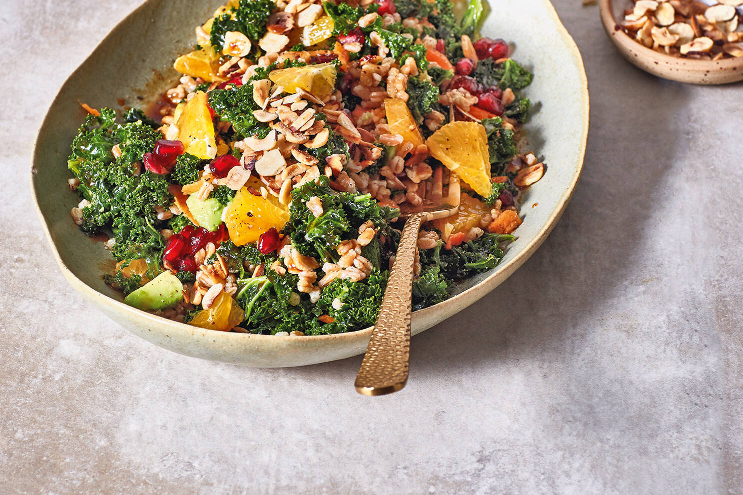 Fruchtiger Grünkohl-Dinkel-Salat Rezept | Küchengötter Fruchtiger Grünkohl-Dinkel-Salat Rezept | Küchengötter