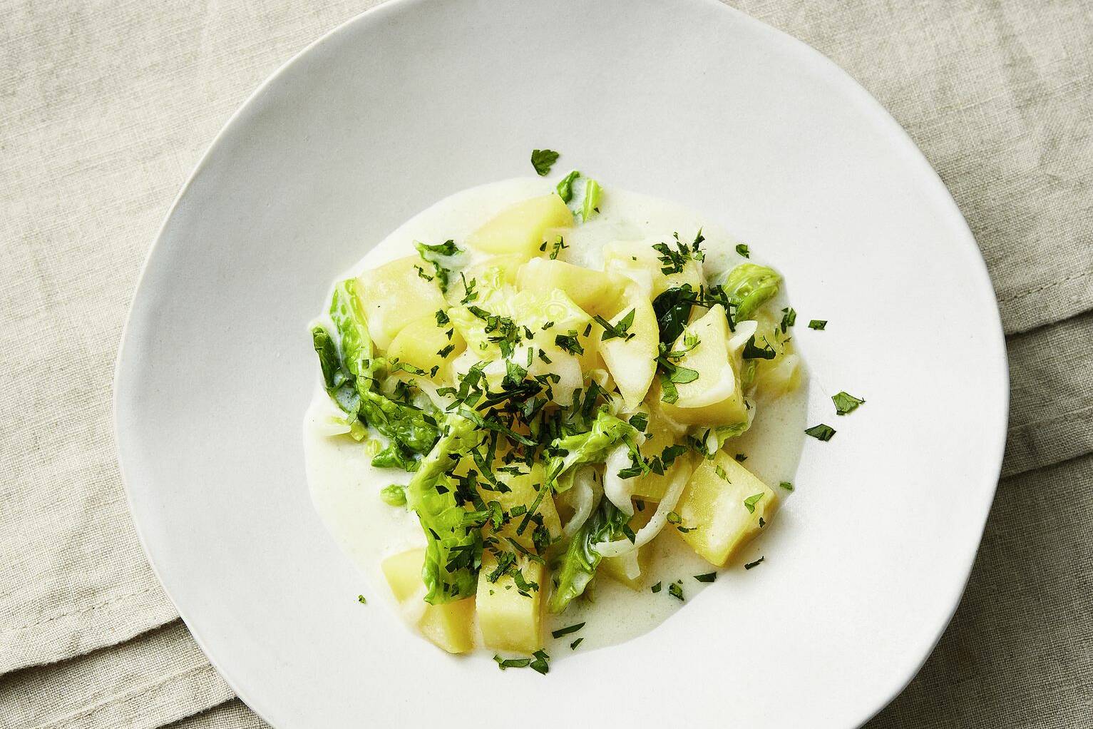 Wirsing-Kartoffel-Topf mit Bohnensauce Rezept | Küchengötter