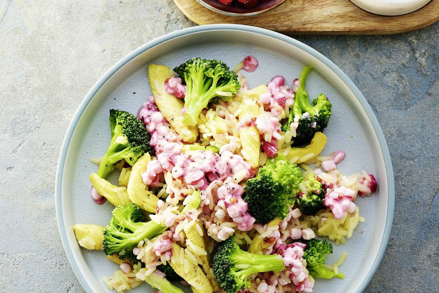 Reissalat mit Hähnchen und Brokkoli Rezept | Küchengötter Reissalat mit Hähnchen und Brokkoli Rezept | Küchengötter