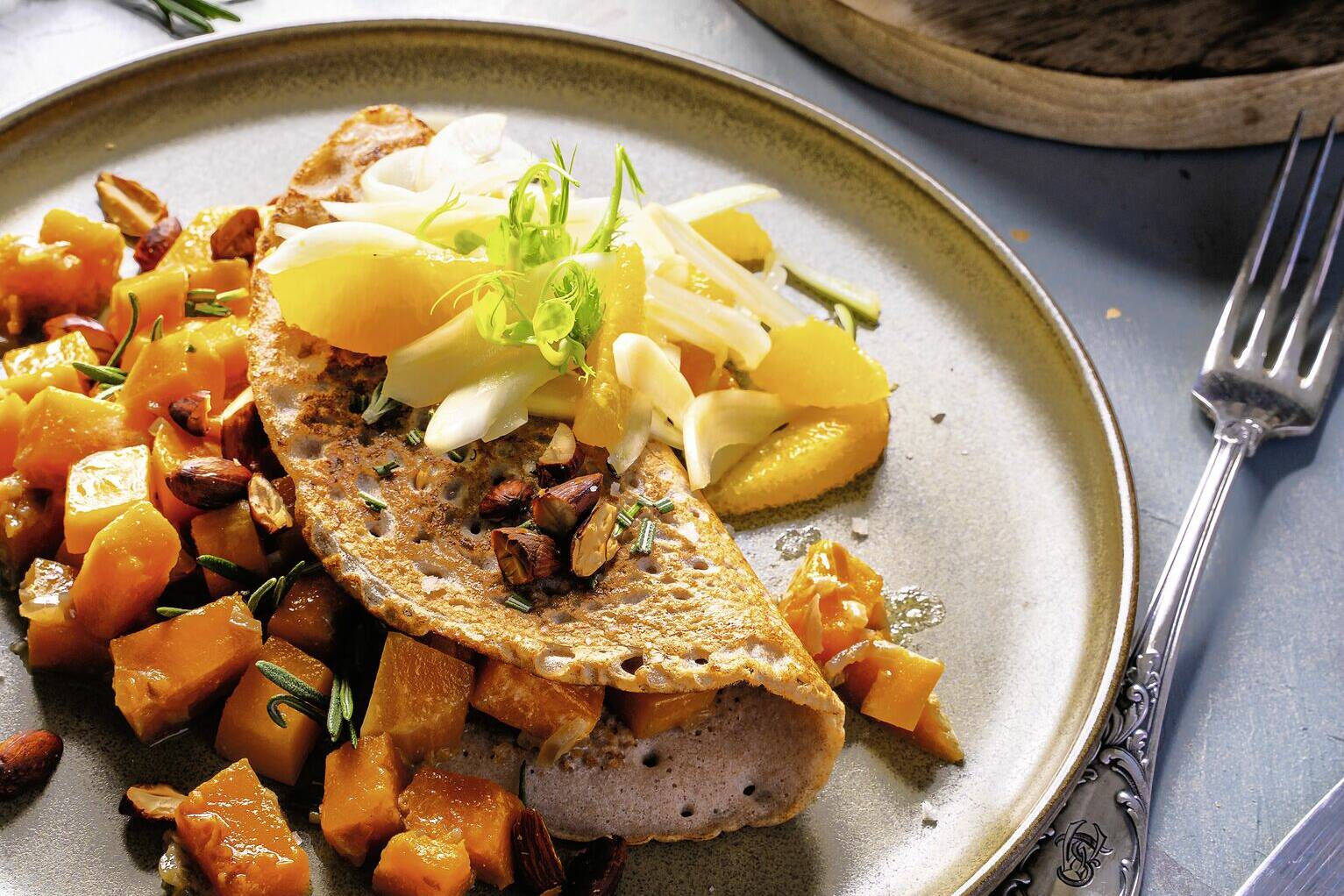 Galette mit Kürbisragout und Fenchel-Orangen-Salat Rezept | Küchengötter Galette mit Kürbisragout und Fenchel-Orangen-Salat Rezept | Küchengötter