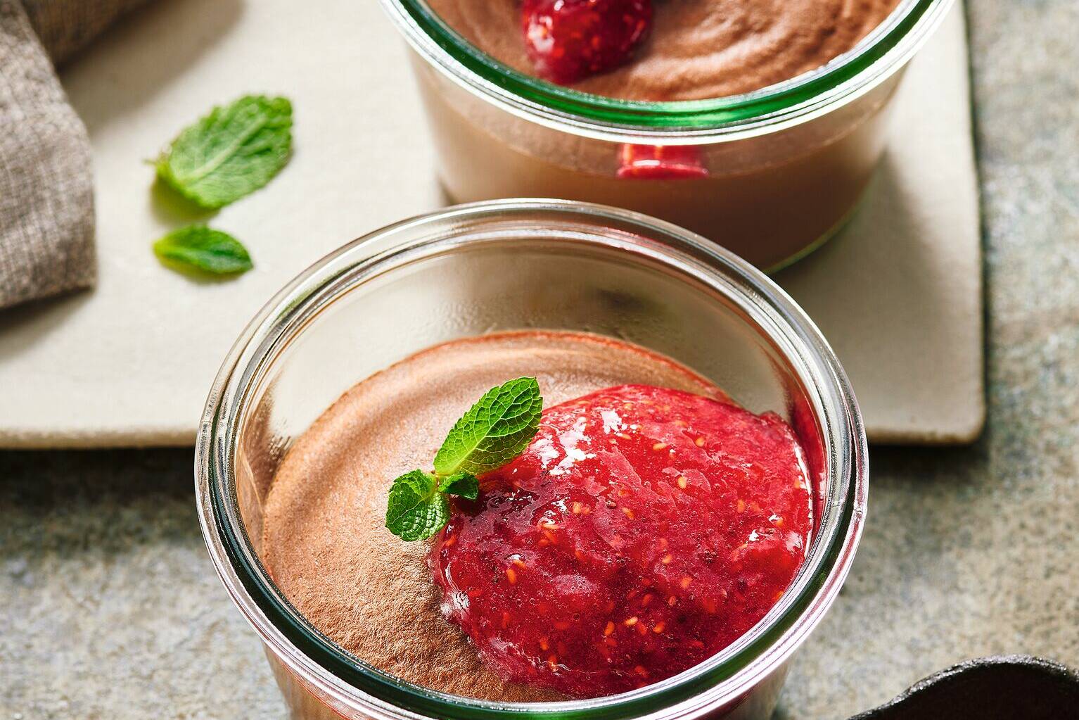 Vegane Mousse au Chocolat mit Himbeeren Rezept | Küchengötter Vegane Mousse au Chocolat mit Himbeeren Rezept | Küchengötter