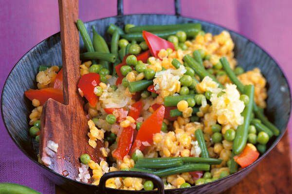 Gemüsepaella mit gelben Linsen Rezept | Küchengötter Gemüsepaella mit gelben Linsen Rezept | Küchengötter