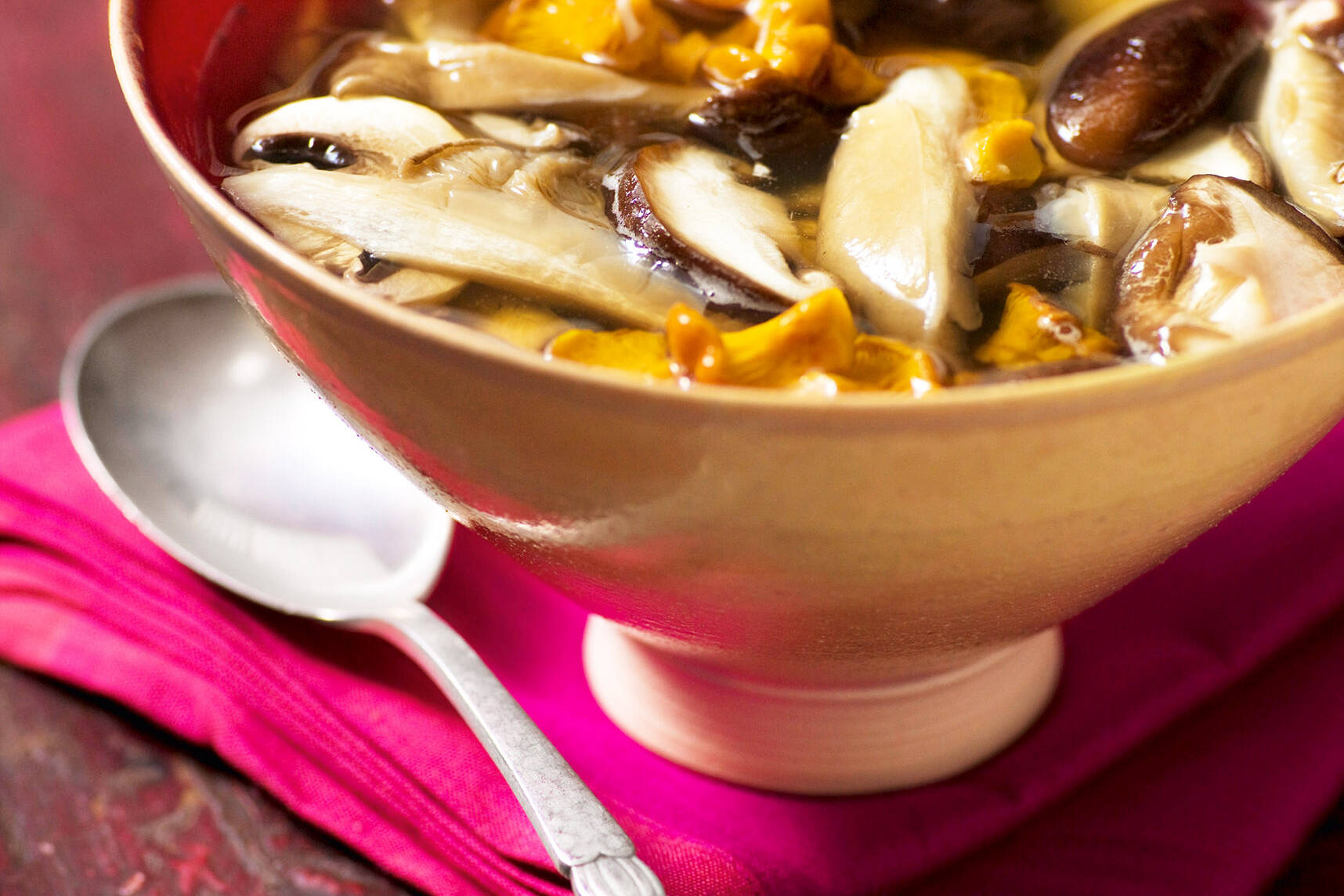 Scharfe Pilzsuppe Rezept | Küchengötter Scharfe Pilzsuppe Rezept | Küchengötter