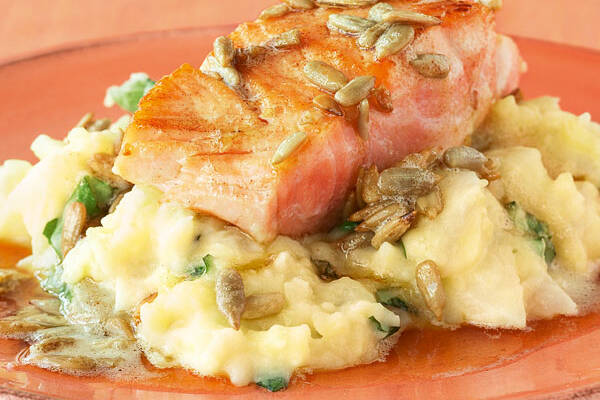 Kohlrabi-Kartoffel-Püree mit Lachs Rezept | Küchengötter Kohlrabi-Kartoffel-Püree mit Lachs Rezept | Küchengötter