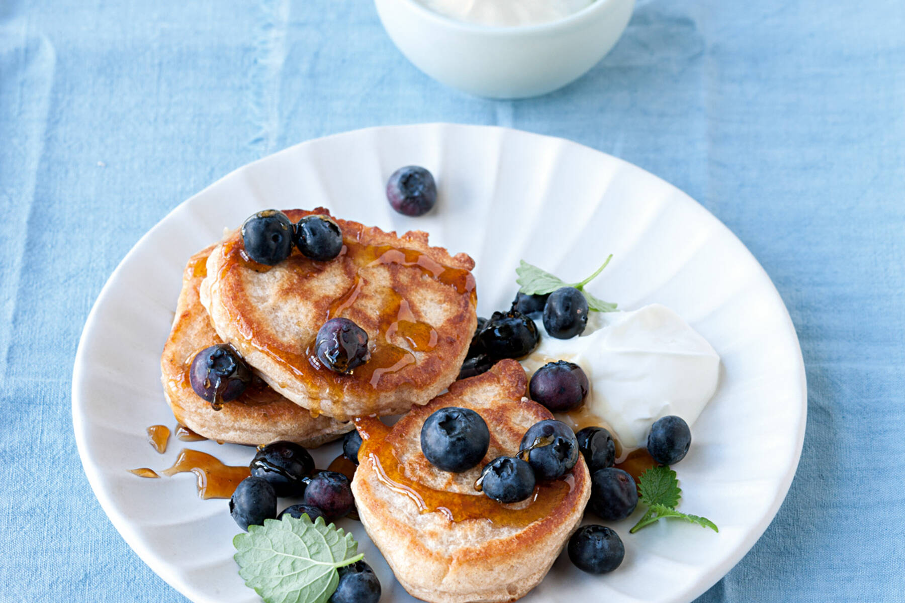 Fluffige Pancakes mit Heidelbeeren Rezept | Küchengötter
