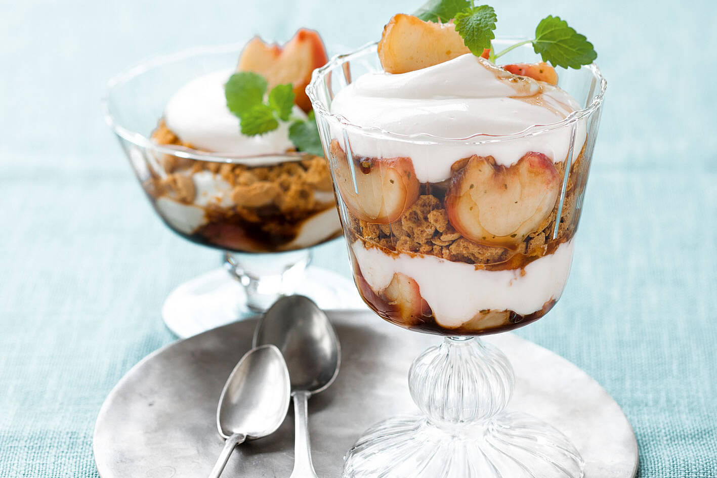 Trifle aus Amarettini, marinierten Pfirsichen und Ziegenfrischkäse ... Trifle aus Amarettini, marinierten Pfirsichen und Ziegenfrischkäse ...