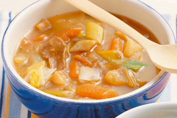 Schlesische Kartoffelsuppe mit Steinpilzen und Räucherspeck Rezept ... Schlesische Kartoffelsuppe mit Steinpilzen und Räucherspeck Rezept ...