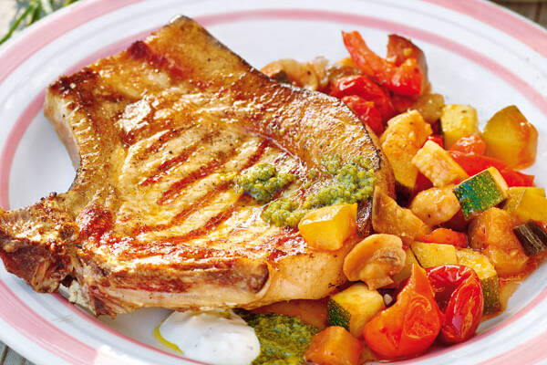 Kotelett Vom Grill Mit Gemuse Rezept Kuchengotter