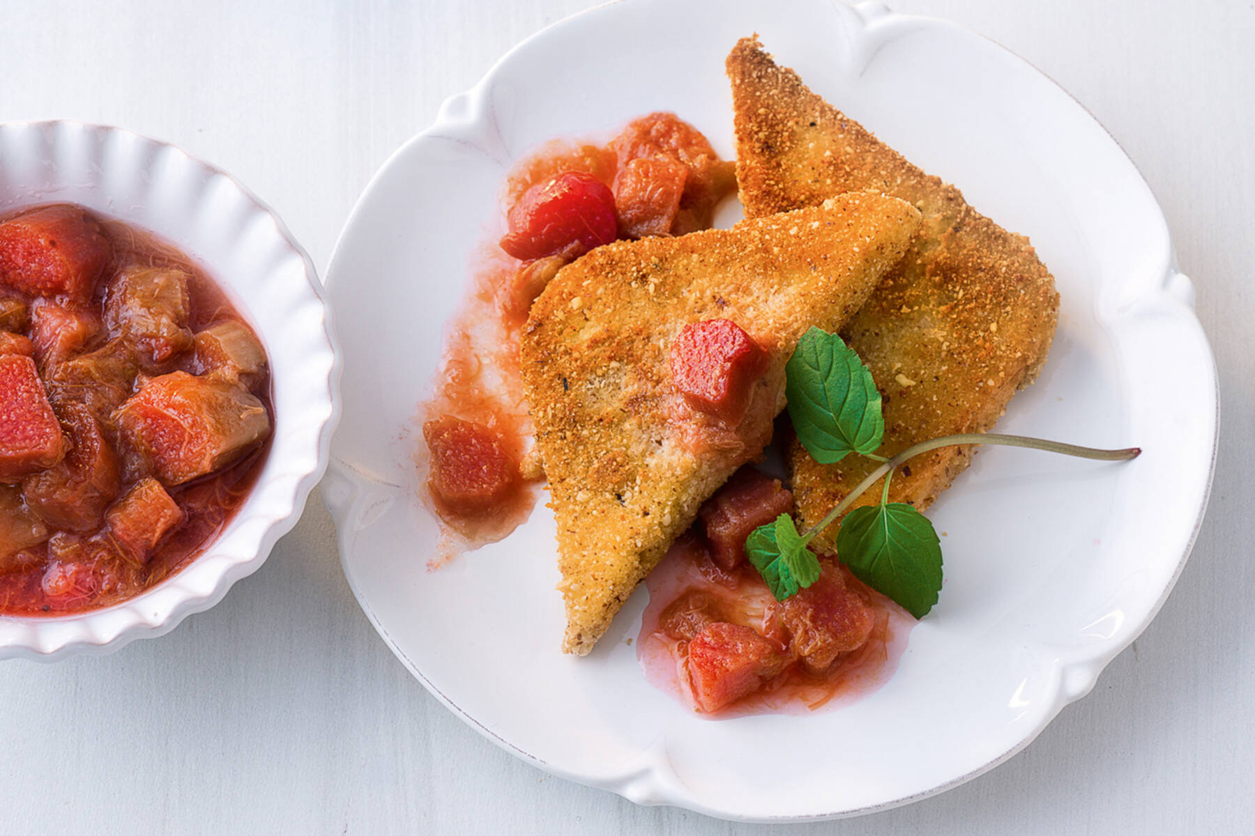 Arme Ritter mit Rhabarberkompott und Haselnüssen Rezept | Küchengötter
