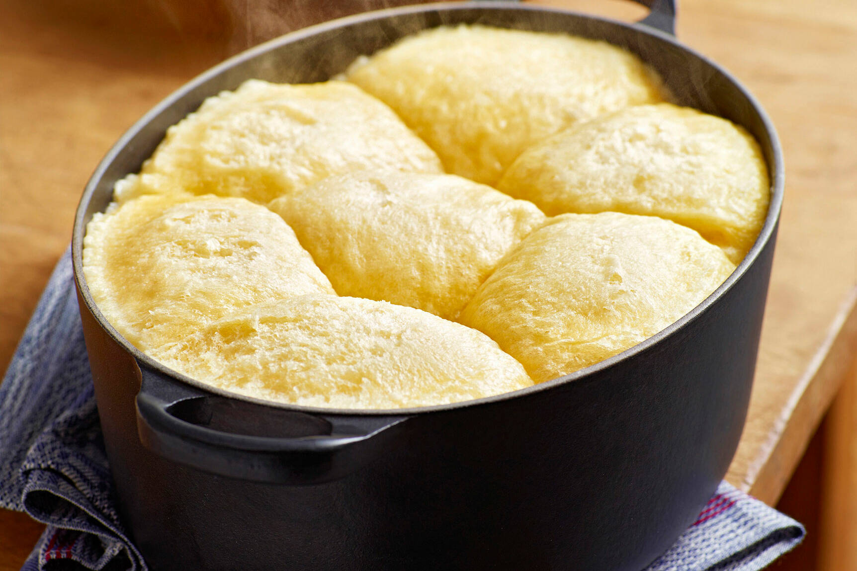 Dampfnudeln - Das klassische Rezept aus Omas Küche | Küchengötter Dampfnudeln - Das klassische Rezept aus Omas Küche | Küchengötter