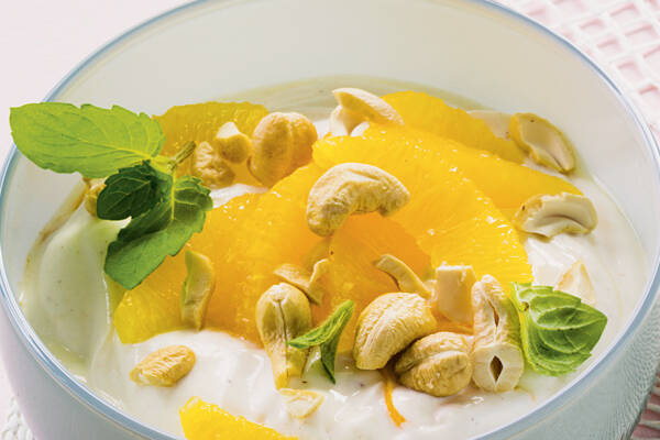 Orangenjoghurt mit Cashewkernen Rezept | Küchengötter