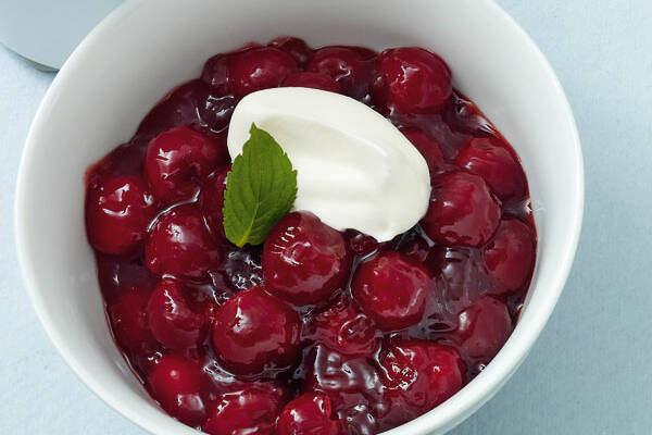 Kirschgrütze mit Sahne Rezept | Küchengötter Kirschgrütze mit Sahne Rezept | Küchengötter