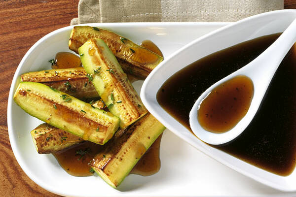 Zucchini mit warmer Honig-Vinaigrette Rezept | Küchengötter Zucchini mit warmer Honig-Vinaigrette Rezept | Küchengötter
