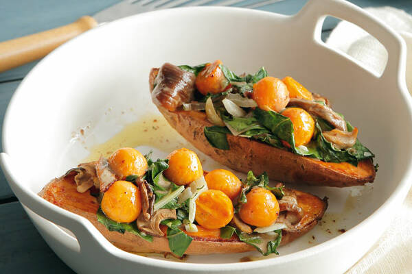 Vegane gefüllte Süßkartoffeln mit Mangold und Trüffelcreme | Küchengötter