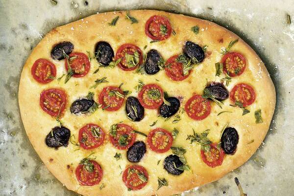 Focaccia mit Tomaten und Oliven Rezept | Küchengötter