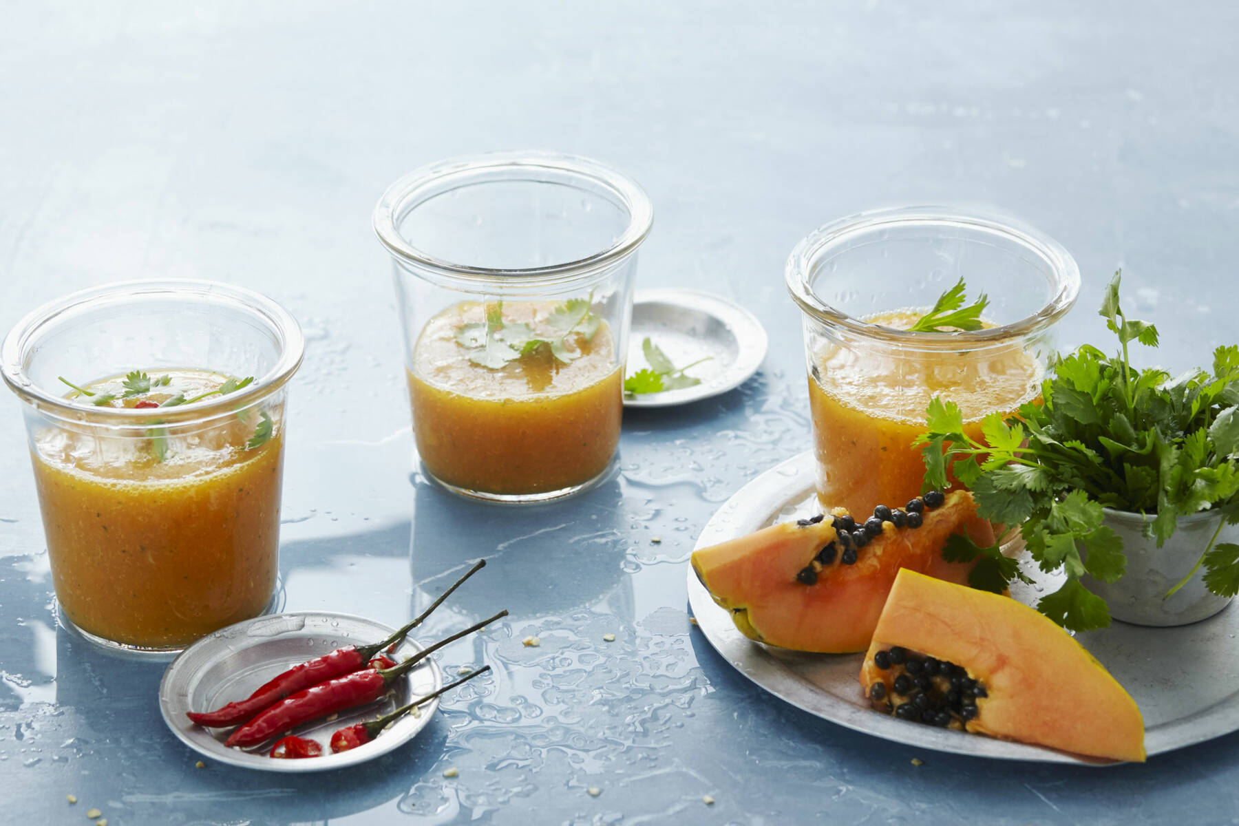 Mango-Tango-Smoothie mit Koriander Rezept | Küchengötter Mango-Tango-Smoothie mit Koriander Rezept | Küchengötter