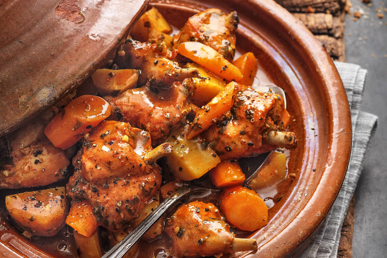 Marokkanische Gemüse-Tajine mit Kaninchen Rezept | Küchengötter