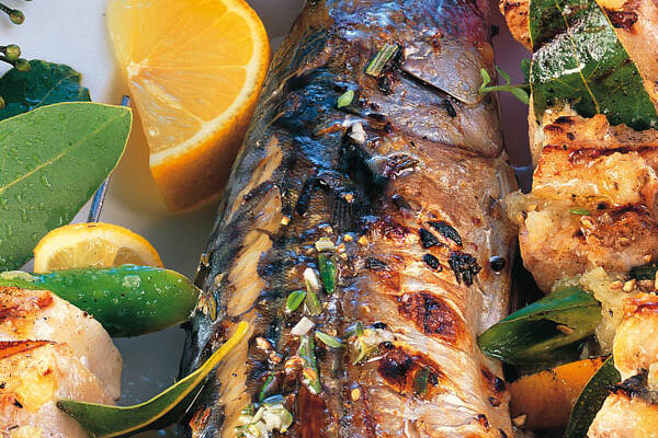 Gegrillte Makrelen mit Kräutern Rezept | Küchengötter Gegrillte Makrelen mit Kräutern Rezept | Küchengötter