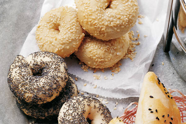 Kringel mit Sesam und Mohn Rezept | Küchengötter Kringel mit Sesam und Mohn Rezept | Küchengötter