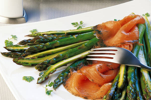 Spargel und Graved Lachs Rezept | Küchengötter Spargel und Graved Lachs Rezept | Küchengötter