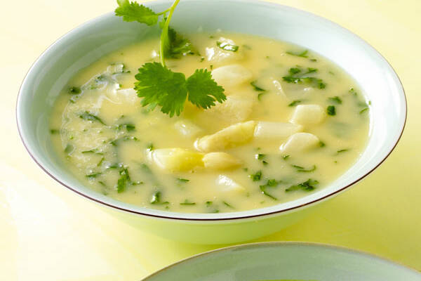 Spargelcreme mit Koriander Rezept | Küchengötter Spargelcreme mit Koriander Rezept | Küchengötter