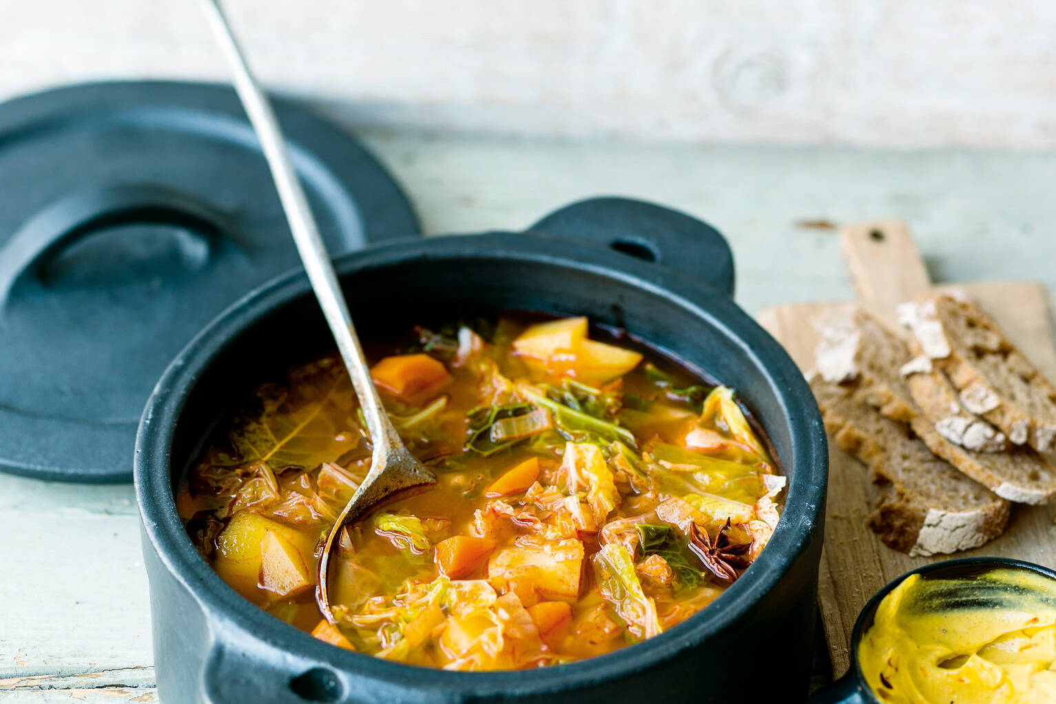 Wirsingeintopf mit Safrancreme Rezept | Küchengötter Wirsingeintopf mit Safrancreme Rezept | Küchengötter