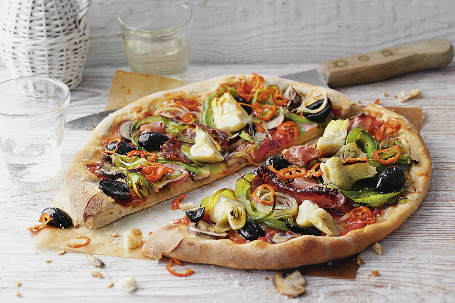 Pizza Quattro Stagioni mit 24-Stunden-Pizzateig Rezept | Küchengötter