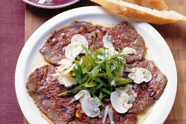 Lauwarmes Rindercarpaccio mit Bohnen und Champignons Rezept | Küchengötter Lauwarmes Rindercarpaccio mit Bohnen und Champignons Rezept | Küchengötter